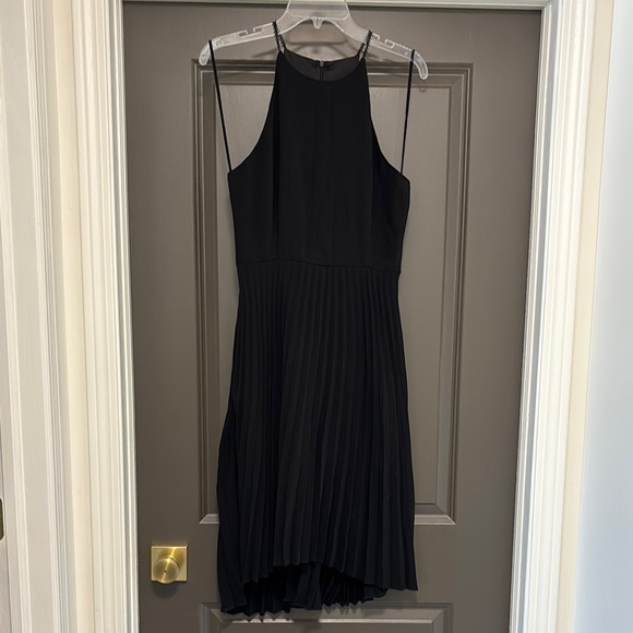 Line & Dot Dresses & Skirts - Line + Dot black pleated dress M